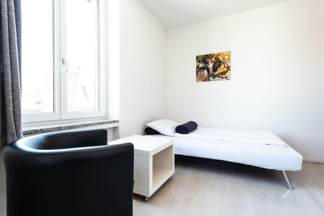 Iq130 Guesthouse Zürich Buitenkant foto