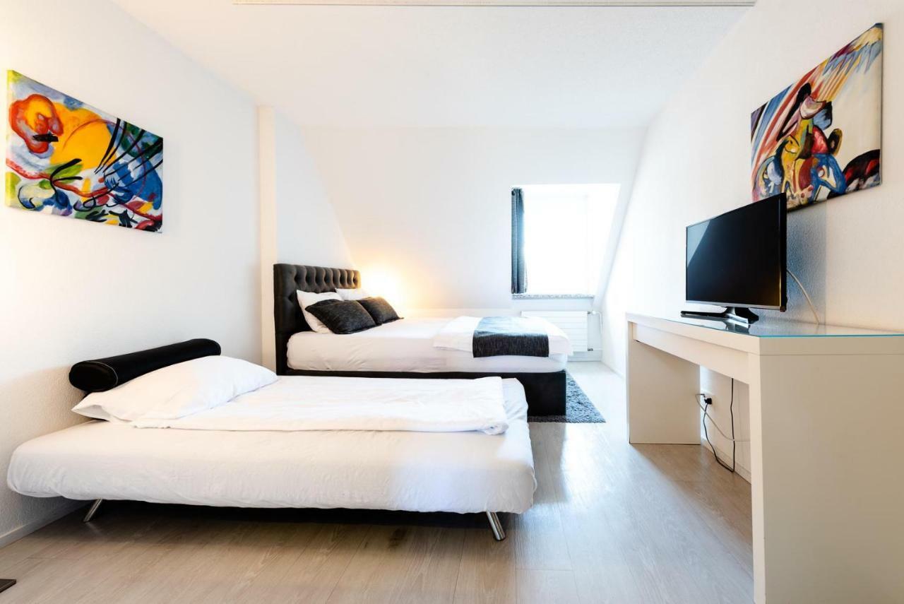 Iq130 Guesthouse Zürich Buitenkant foto